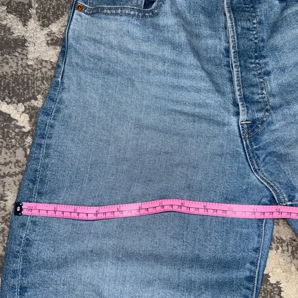 Levi's Women’s Ribcage Straight Ankle Jeans - Picture 7 of 9